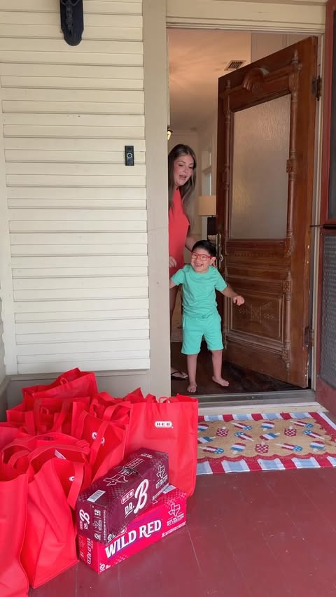 Instagram post by @savannahcbravo for H-E-B. Caption reads: #AD Lately, @heb Home Delivery has been making mom....
