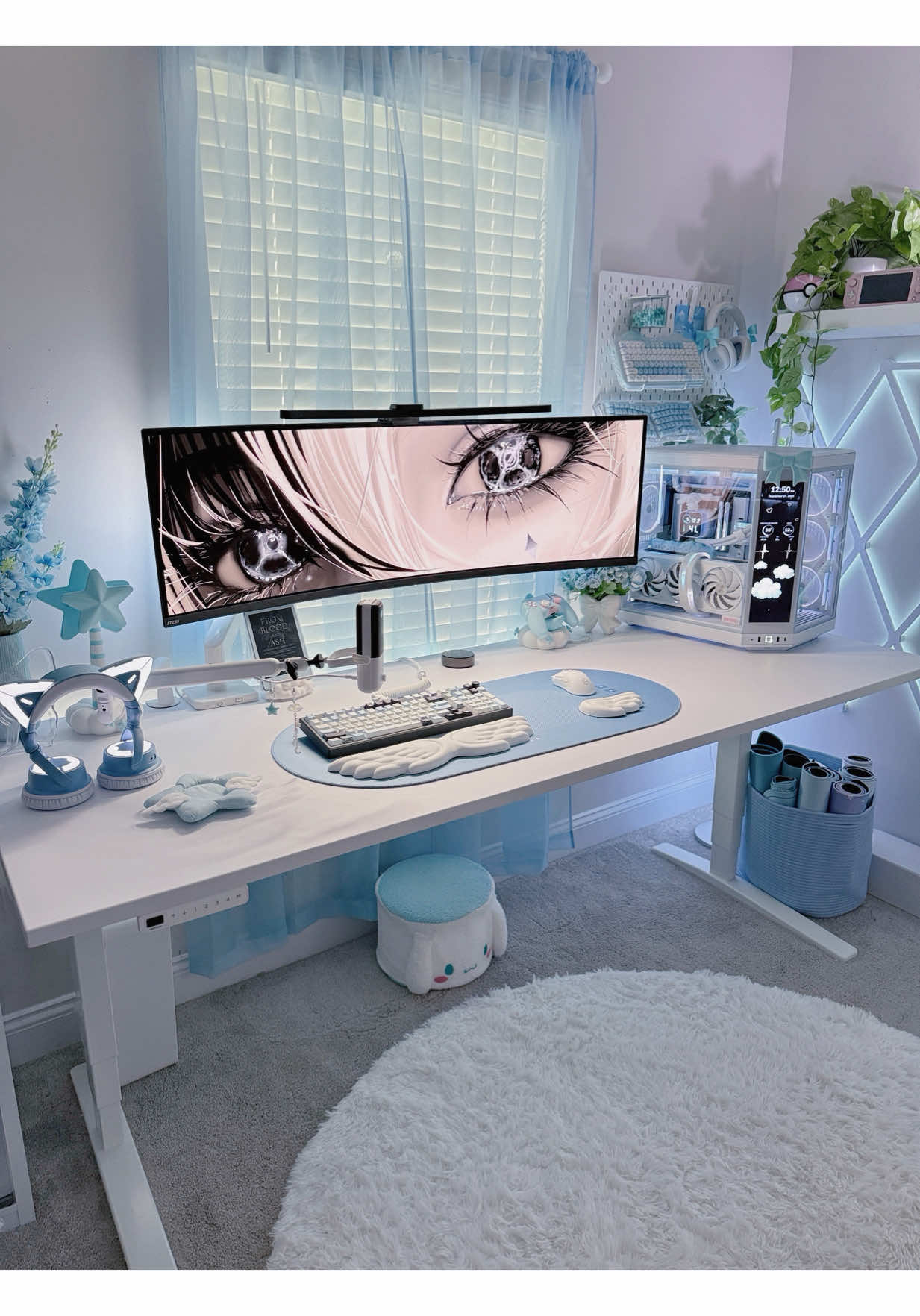 TikTok post by @momodokii for Quntis. Caption reads: [...] #gamingsetup #desksetup #blue #fyp @Quntis .