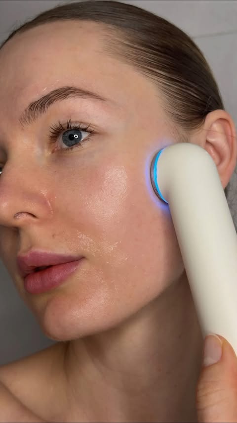 Instagram post by @nata_fabian_ for Exprive. Caption reads: Finally testing this at-home routine ✨ The device....