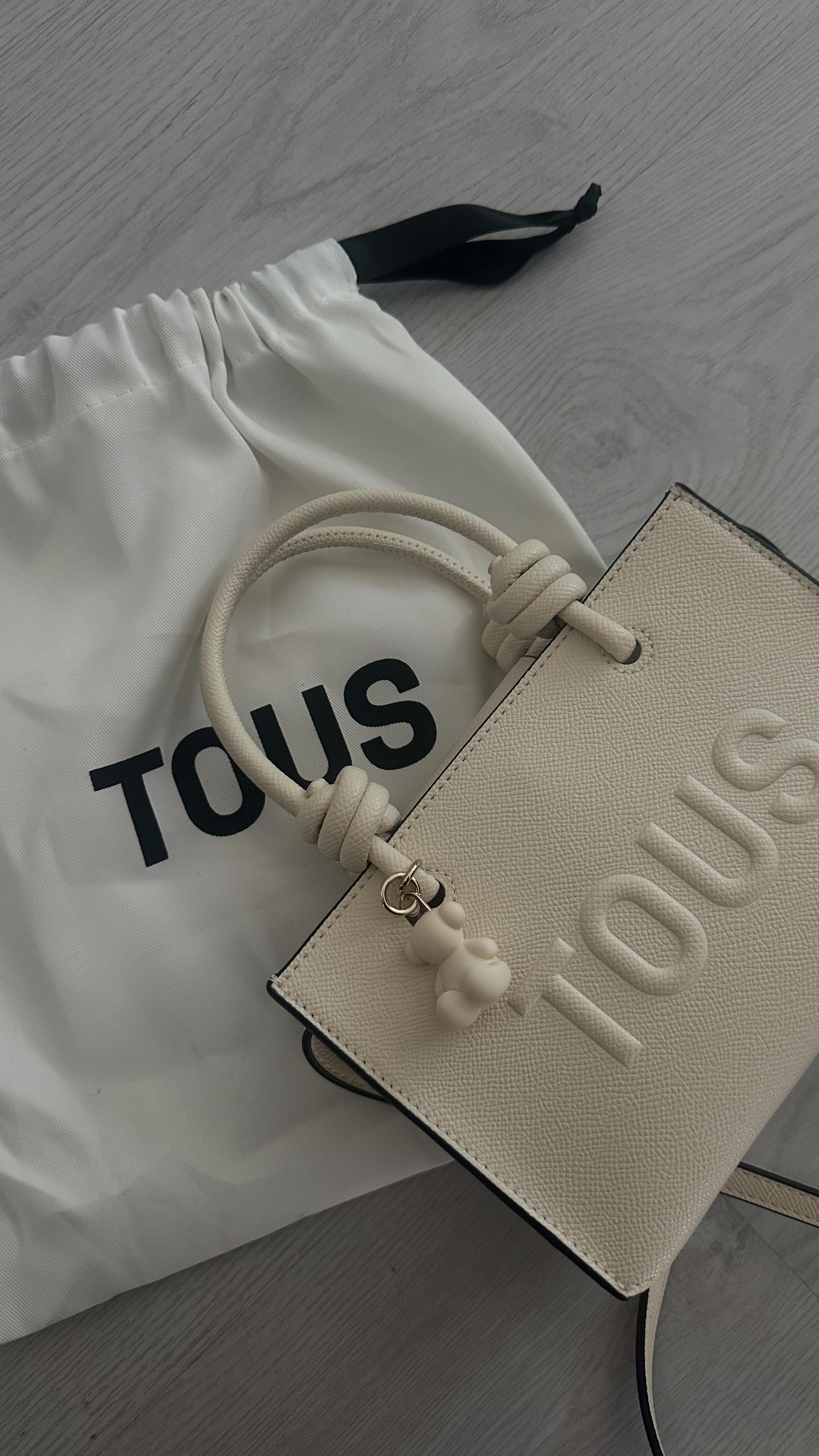 Instagram post by @its_brunah for TOUS. Caption reads: @tousjewelry 

#tous #girls #virałpost.