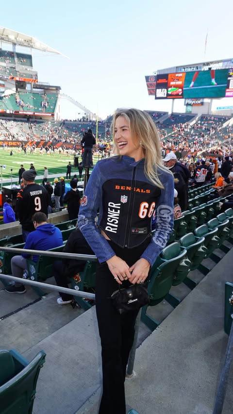 Instagram post by @whitneymarierisner for blue buffalo. Caption reads: [...] the same without BLUE Nudges 🐶🐾....