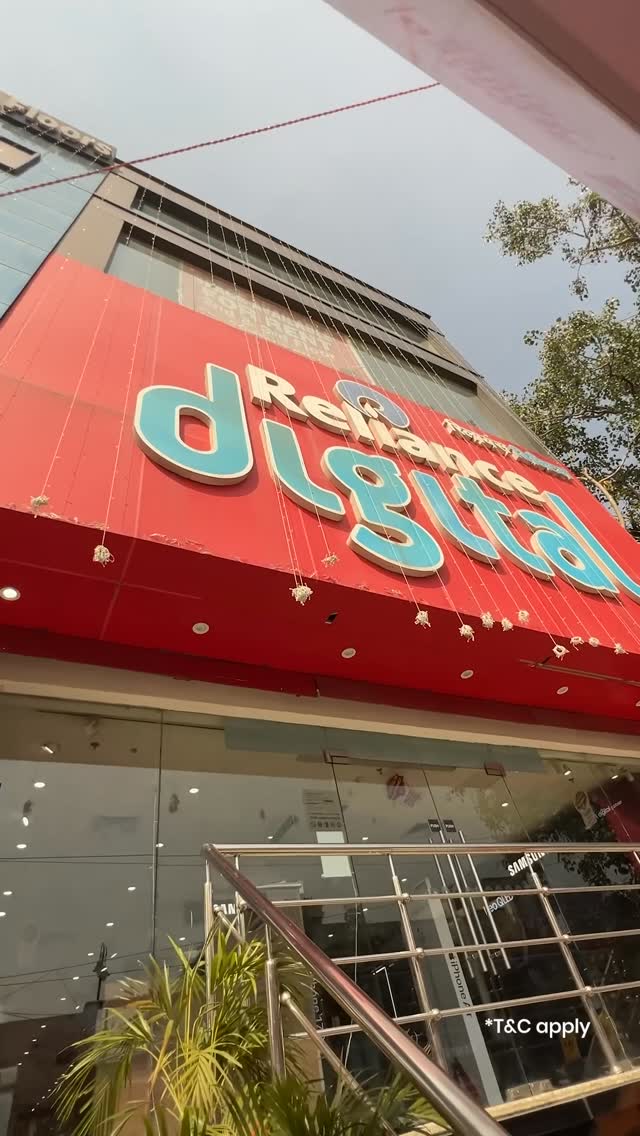 Instagram post by @namaste_bareilly for Reliance Digital. Caption reads: Bareilli walo, tech upgrade ka muhurat aagaya hai....