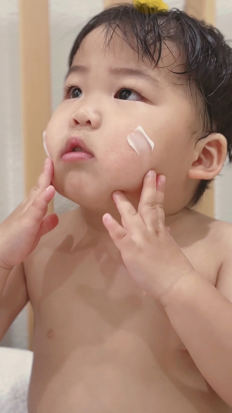 Instagram post by @thehappyian for Zezebaebae. Caption reads: This video includes a gifted product from....