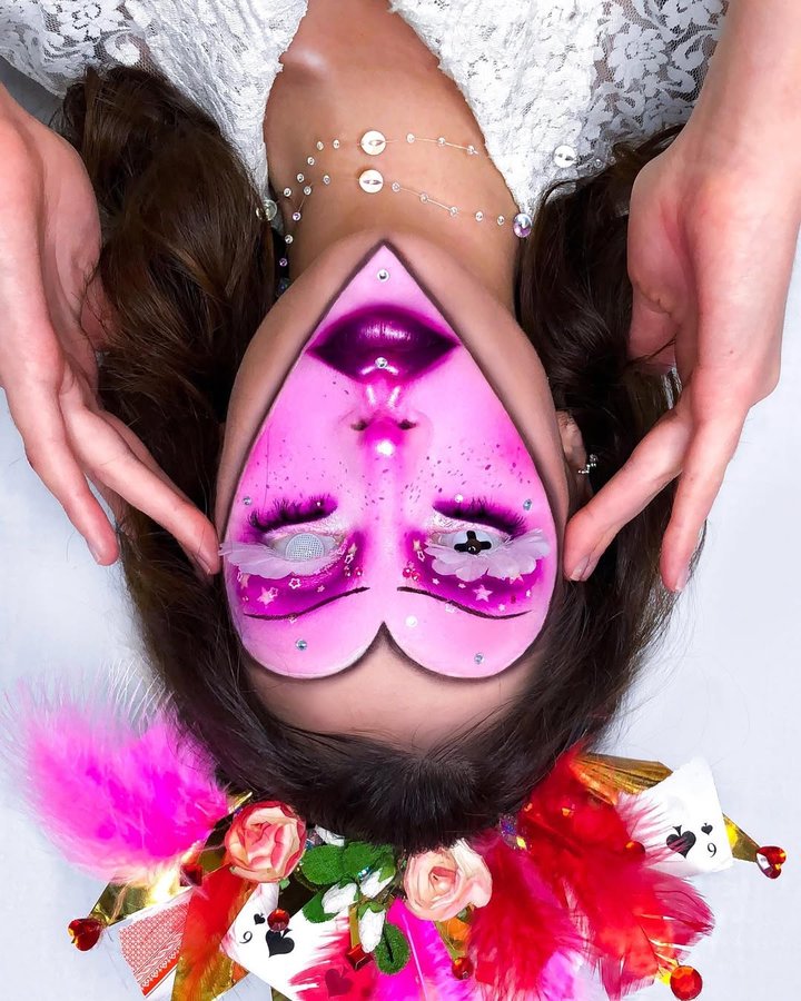 Instagram post by @sara_scek for Snazaroo. Caption reads: ♦️queen of hearts ♥️
.
.
Valentine’s day is coming....