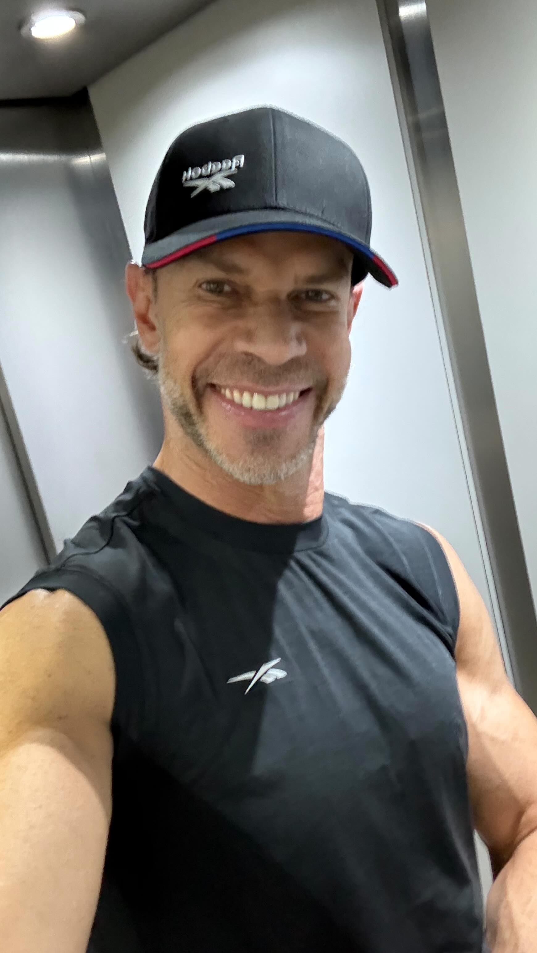 Instagram post by @lrzague for Reebok. Caption reads: Happy Sunday !!....