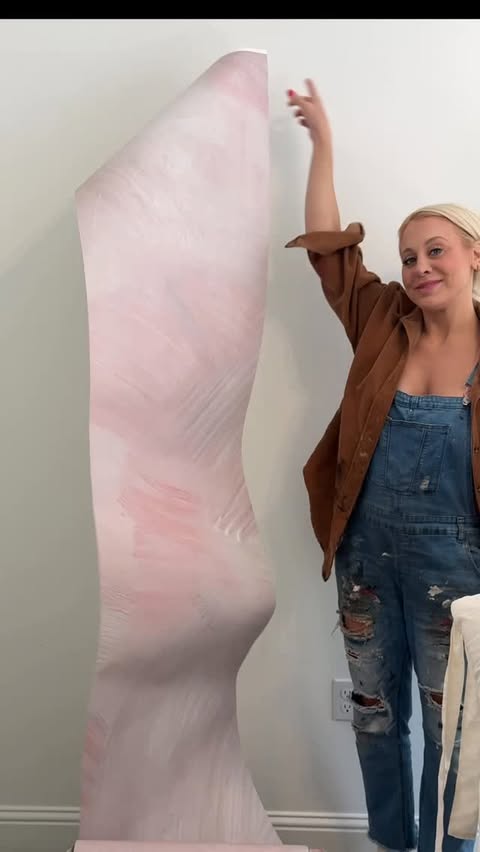 Instagram post by @erinelizabethmartin for Wallblush. Caption reads: [...] I’m obsessed!!! 

Wallpaper: @wallblush....