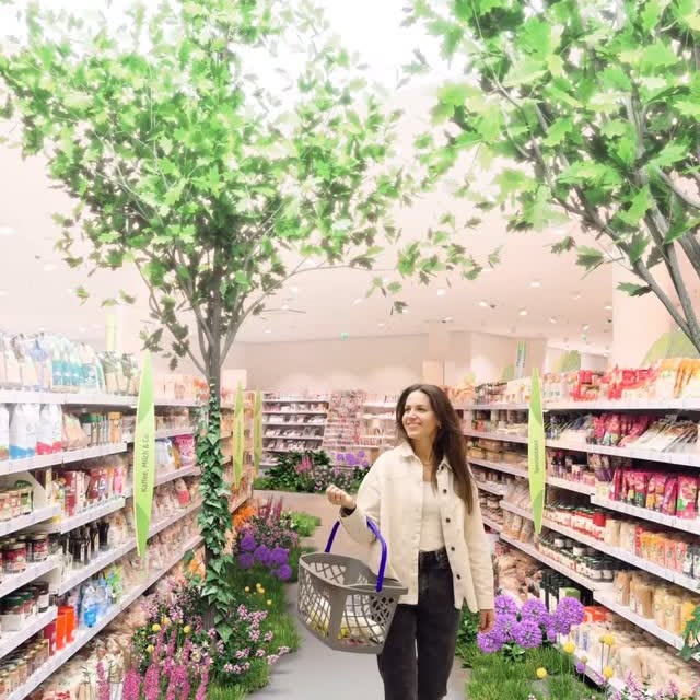 Instagram post by @dm_glueckskind for dm-drogerie markt. Caption reads: Wow, mit Euch blüht dm auf! 🌿✨
So könnte es....