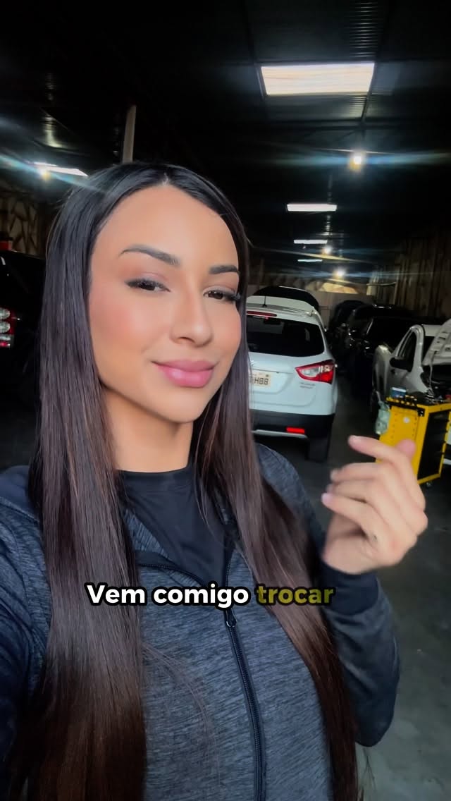 Instagram post by @brunatzeciuk for Stanley 1913. Caption reads: Hoje foi dia de trocar o reservatório d’água dessa....