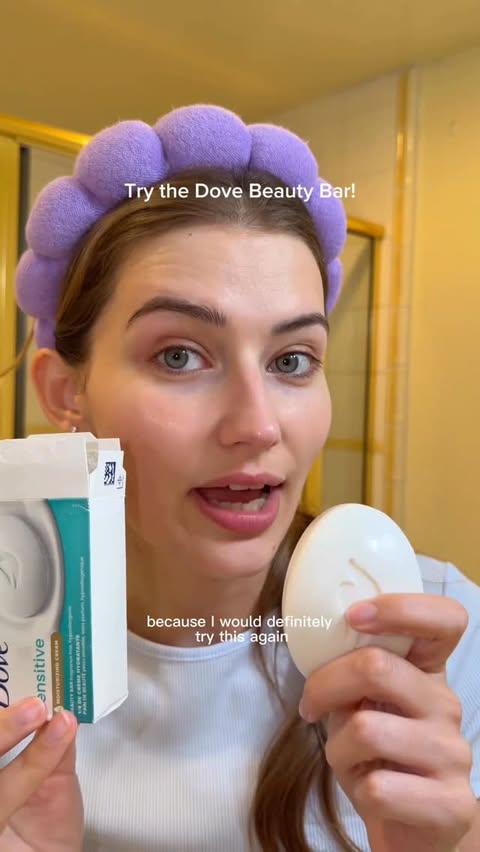 Instagram post by @sarahpalmyra for Dove. Caption reads: [...] with drying generic soap and instead use....