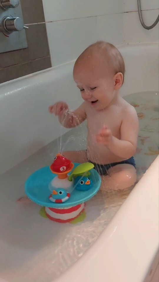 Instagram post by @betsy_reuben_stanley for Yookidoo. Caption reads: Duck Race 🦆 This bath toy from @yookidoo_intl is....