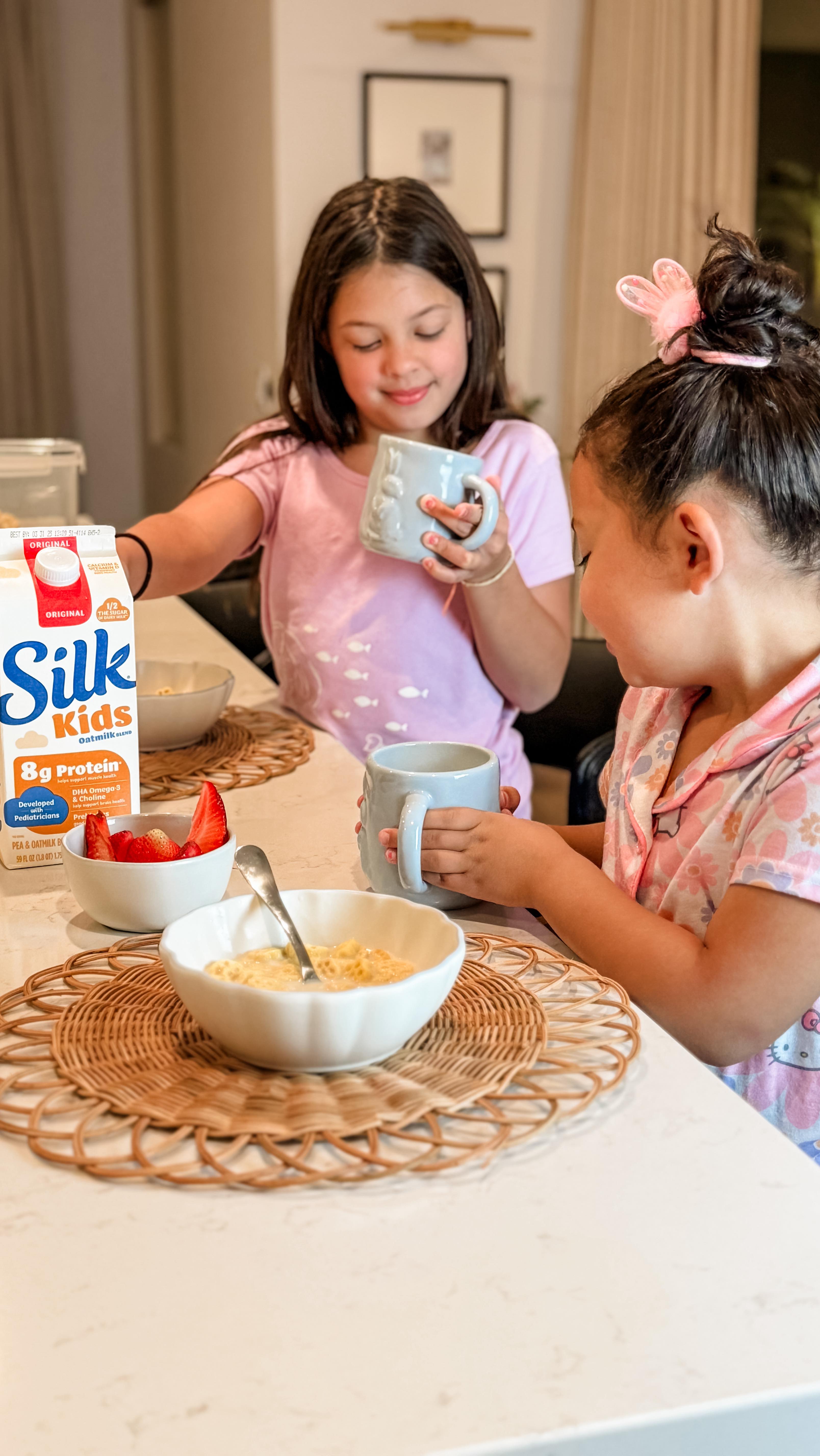 Instagram post by @lluciana_h for Silk. Caption reads: #ad Breakfast just got a whole lot easier! 🛒....
