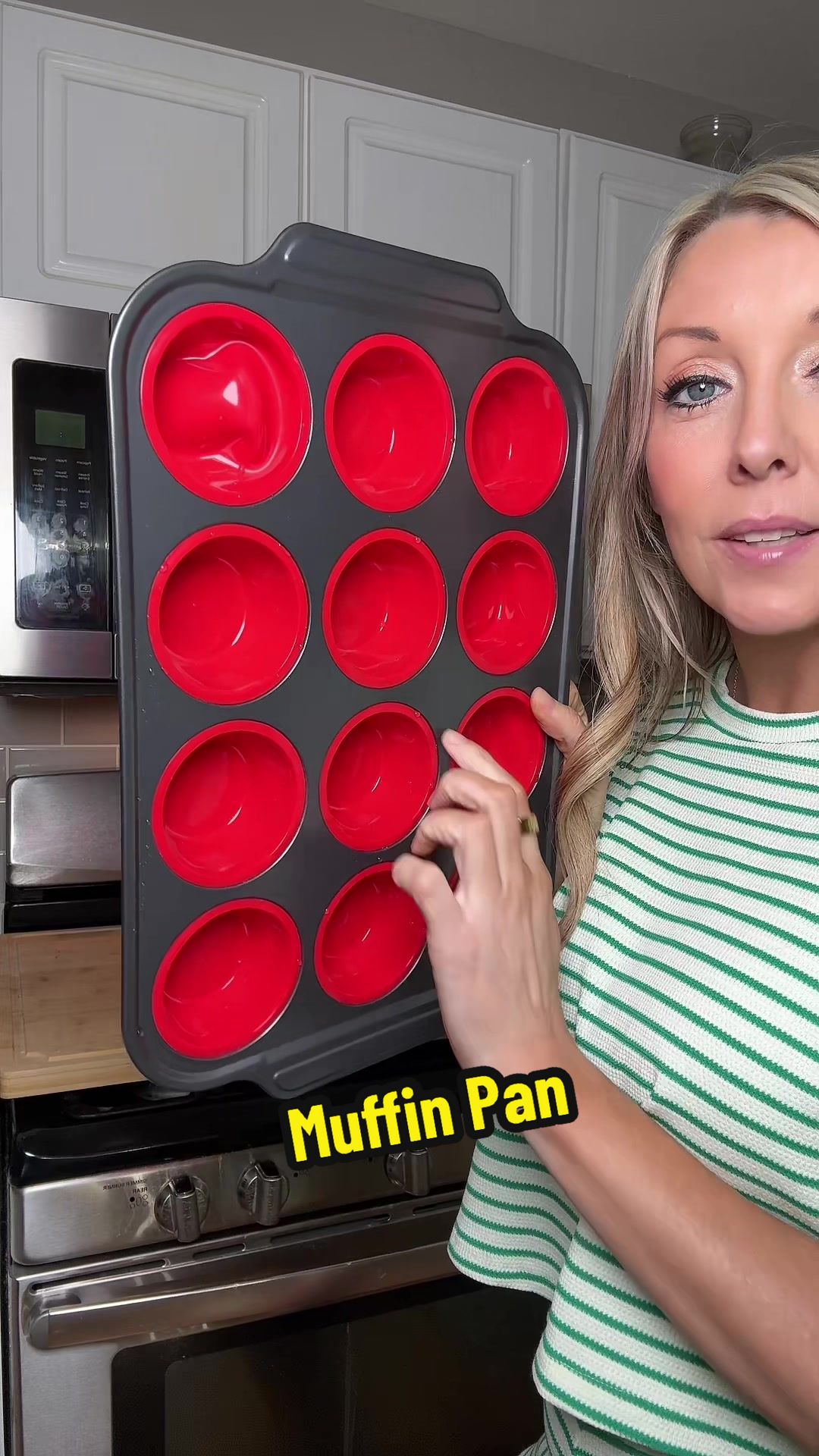 TikTok post by @danirenebeauty for Kit Experto. Caption reads: This muffin pan makes easy cleanup and no liners....