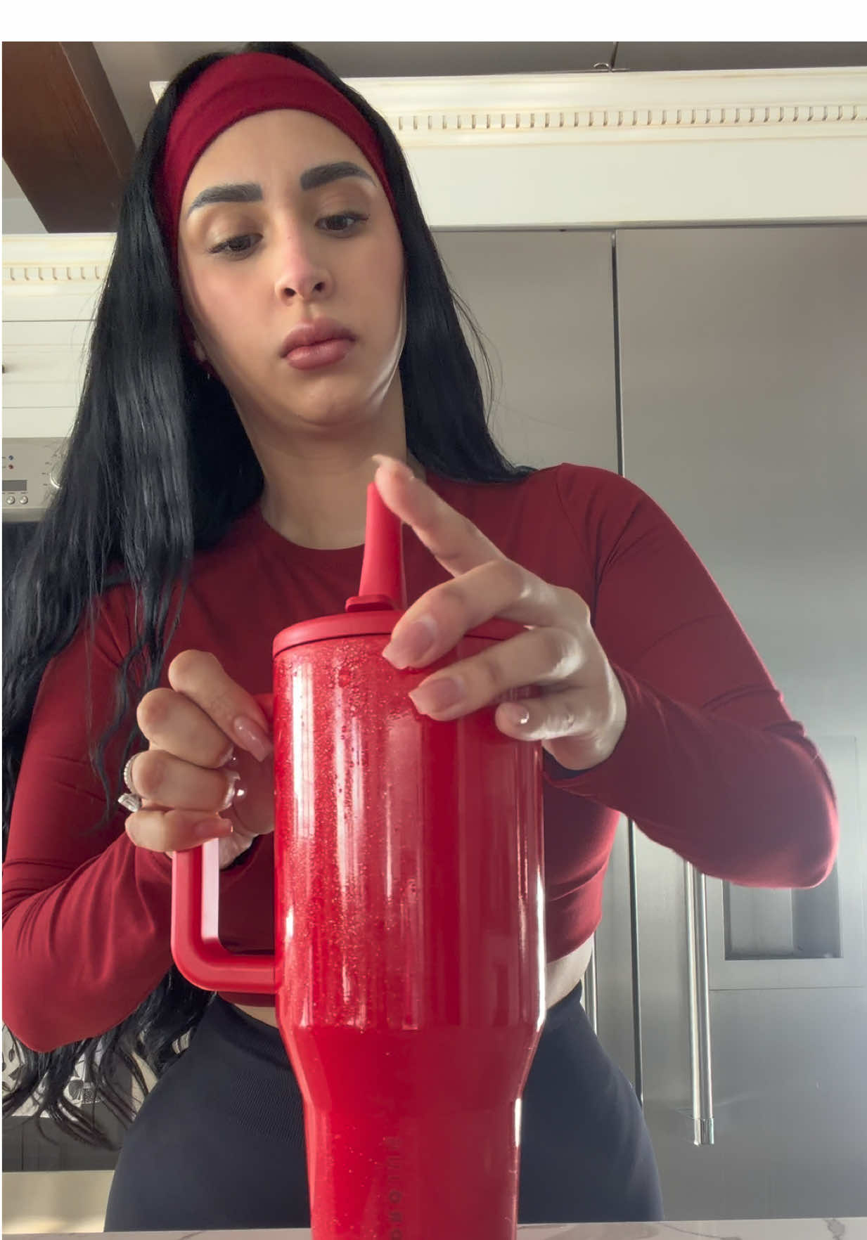 TikTok post by @fernandaapartida for HYDROJUG. Caption reads: @HYDROJUG 10/10 😍 #tiktokshop #tiktokfinds .