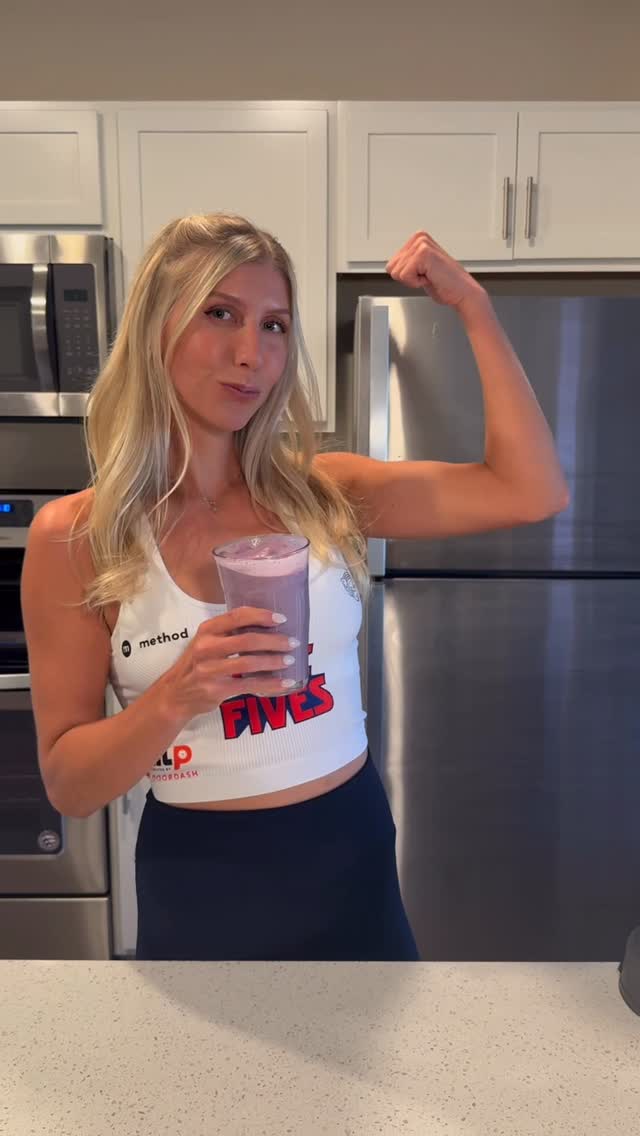 Instagram post by @meghandizon for Wellious. Caption reads: [...] up with my daily smoothie featuring....