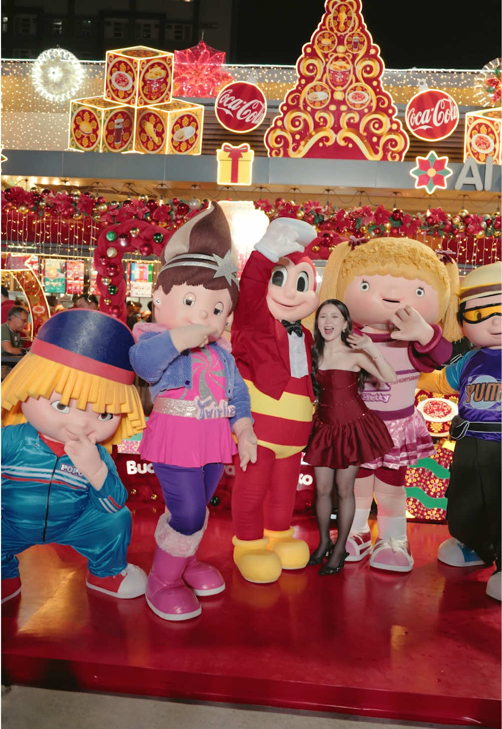 TikTok post by @andweaso for Jollibee. Caption reads: feel na feel ang paskong pinoy with @Jollibee 🎄♥️....