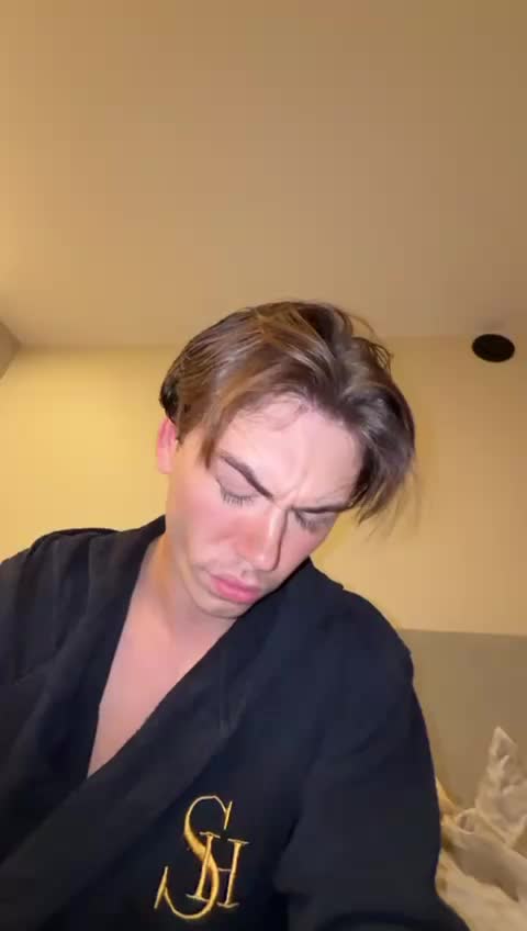 TikTok post by @emilseljeseth for Gelato. Caption reads: Try the same as my twin and start your print on....