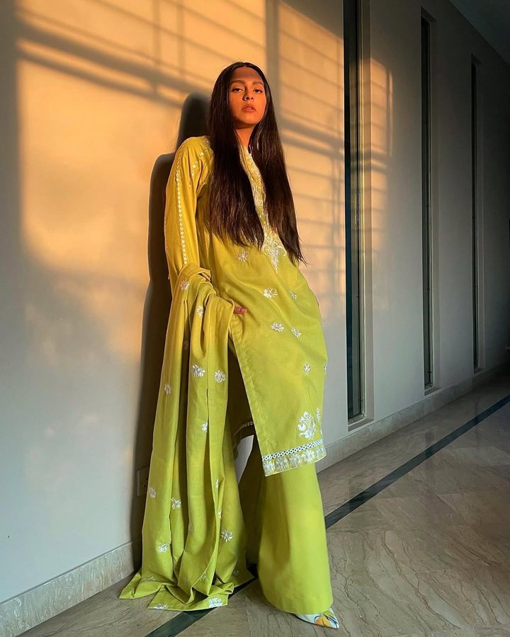 Instagram post by @maryamraja for ZELLBURY. Caption reads: 🦜.