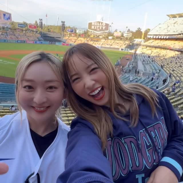 Instagram post by @____moep for Discover Los Angeles. Caption reads: LAで行ったいろんな場所で撮ったよ📸🩵
どこに行っても楽しい場所だった🥹
友達、カップル、家族....