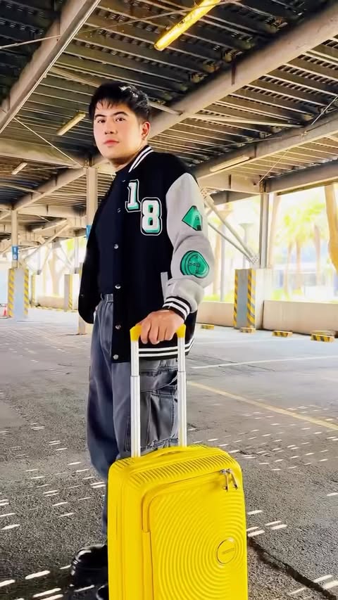 Instagram post by @kaemtayo for American Tourister. Caption reads: [...] receipts at atsummer.ph to qualify....