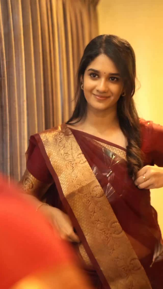 Instagram post by @roshni.roshu_ for Malabar Gold and Diamonds. Caption reads: #ad📍Location - Four Roads,....