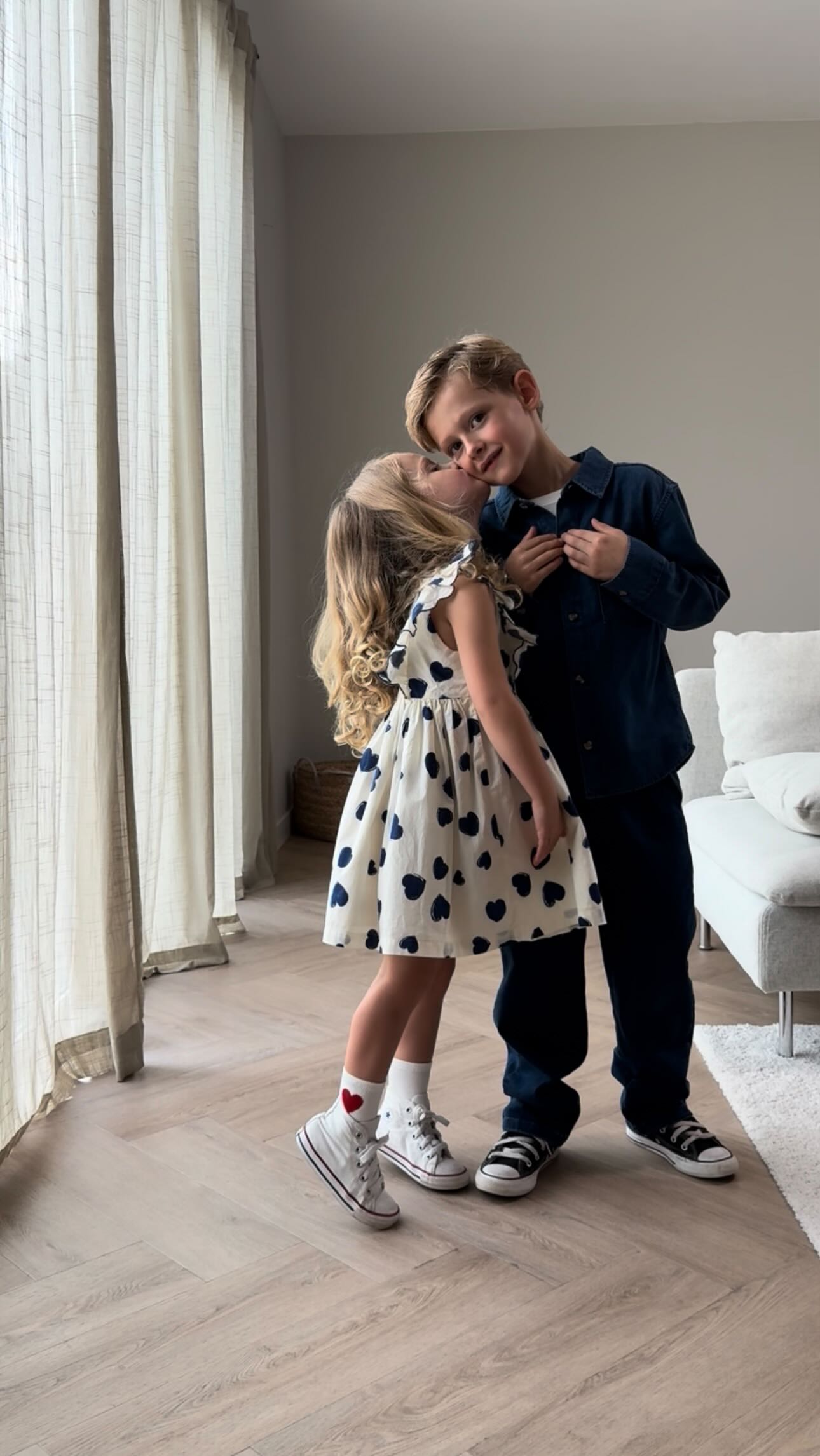 Instagram post by @kids_tinywardrobe for Petit Bateau. Caption reads: Tenue 1, 2 ou 3 ? 😍
On espère que la rentrée de....