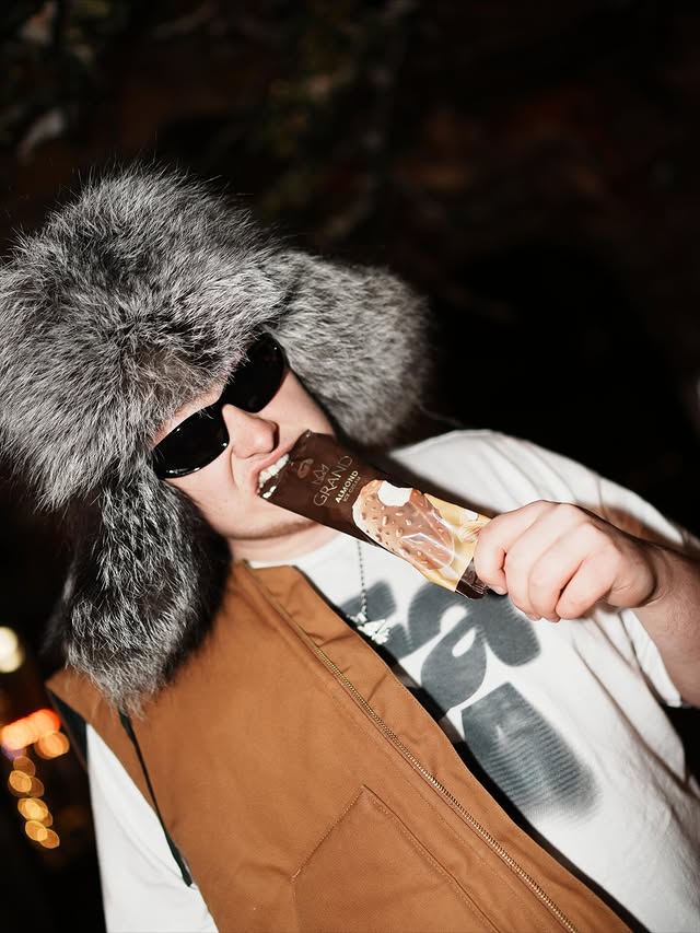 Instagram post by @zbychu_krol for Lody Koral. Caption reads: [...] w teren z lodami GRAND od @lodykoral !....