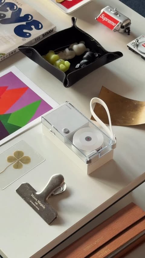 Instagram post by @midday12_00 for SHARGE. Caption reads: New piece for my desk ✨🖥️

@sharge_official....