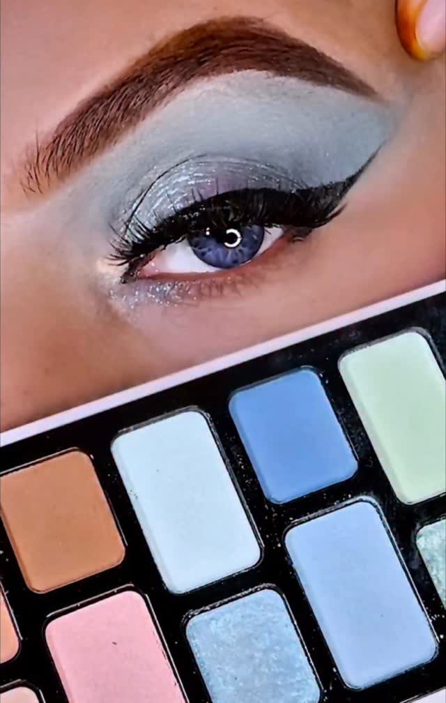 Instagram post by @samiasvanity for Sigma Beauty. Caption reads: Follow @samiasvanity for more 
@cbeauty_mall....