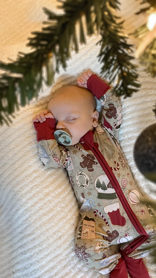 Instagram post by an influencer for Bundle Of Joy Company. Caption reads: [...] Christmas 🤍 Pajamas: @bundleofjoycompany •....