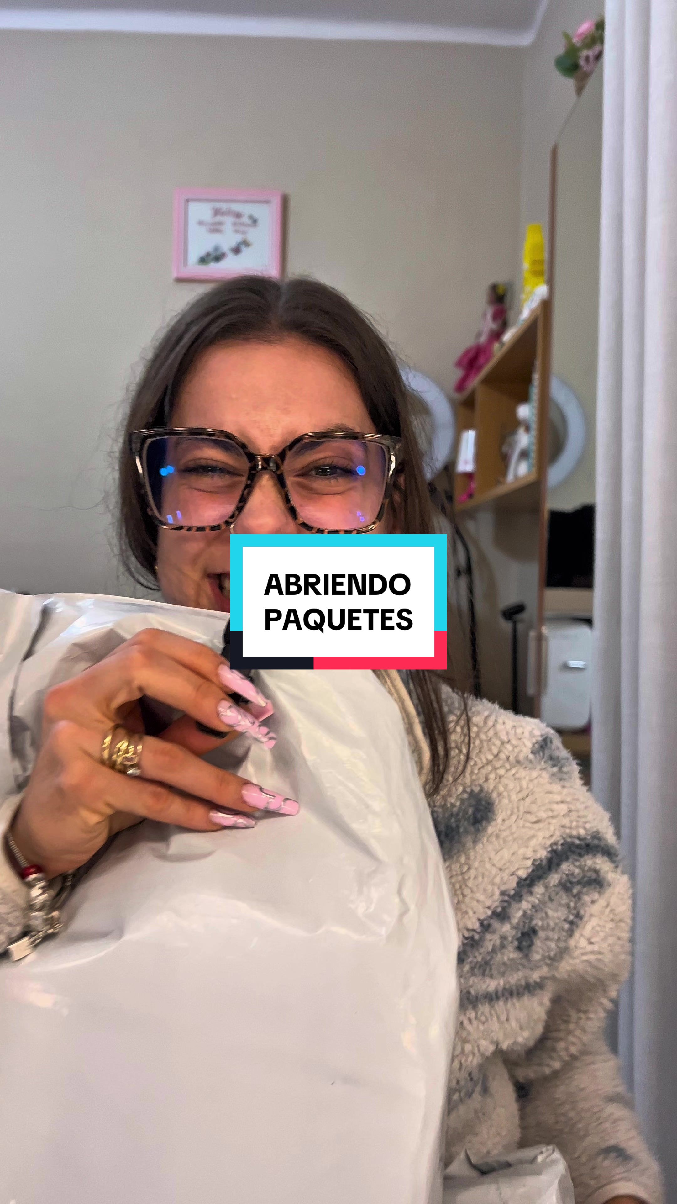 TikTok post by @unteconlety for Druni. Caption reads: Publi (regalo) mil gracias @3INA Makeup @Druni....