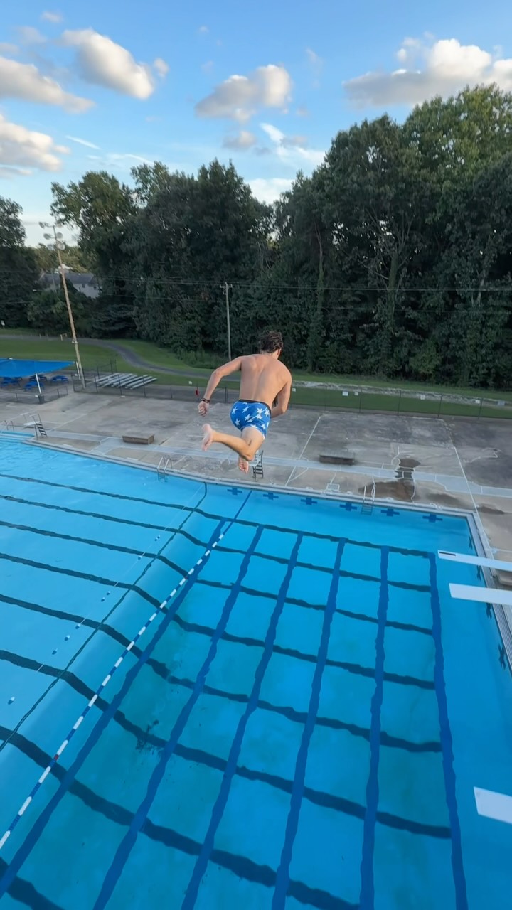 Instagram post by @max.bothwell for Shinesty. Caption reads: Go check them out for yourself @shinestythreads....