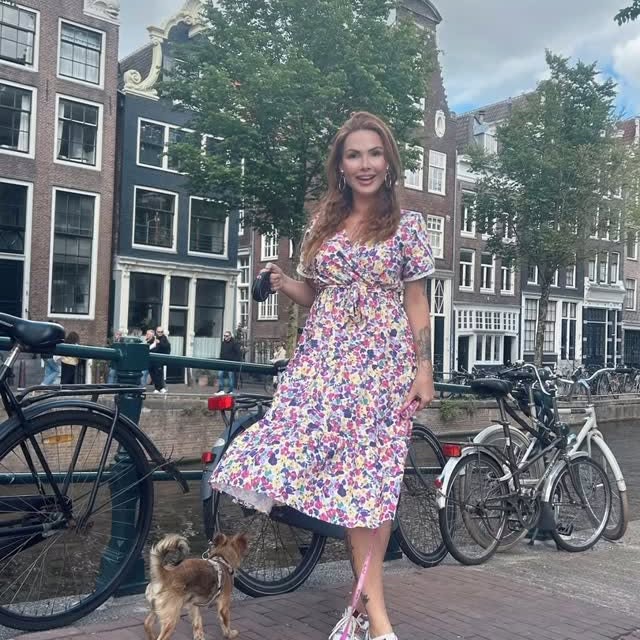 Instagram post by @rodevlinder for LightInTheBox. Caption reads: Walking in my new dress from  @lightinthebox....