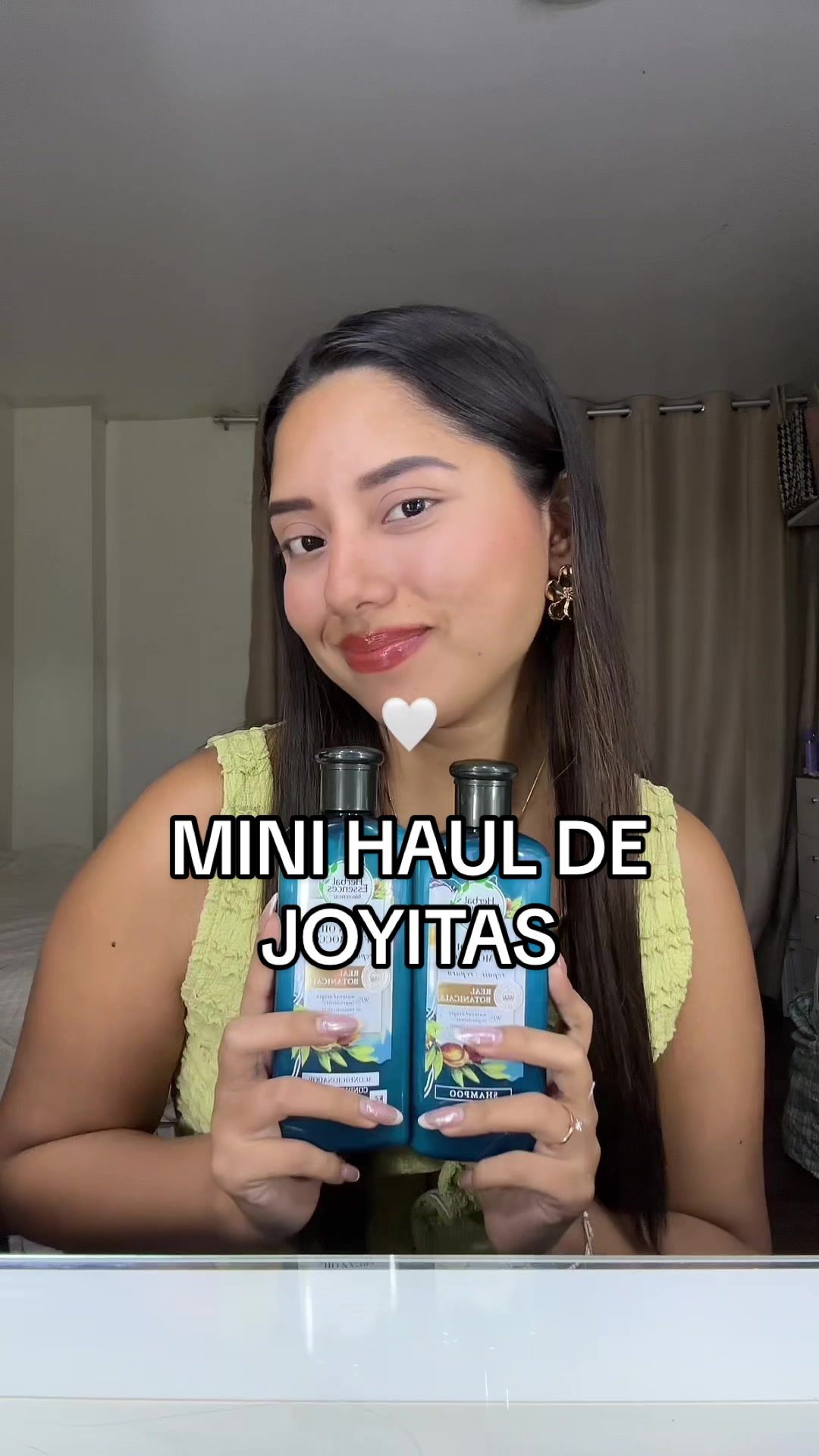 TikTok post by @jasmindiazg for Herbal Essences LA. Caption reads: Si eres team cabello suave, con brillo y que huela....