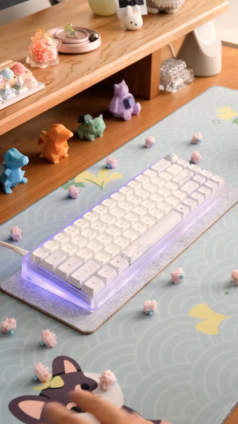 Instagram post by @cloudnoela for Unikeyboards. Caption reads: love when switches are so good and also so so....