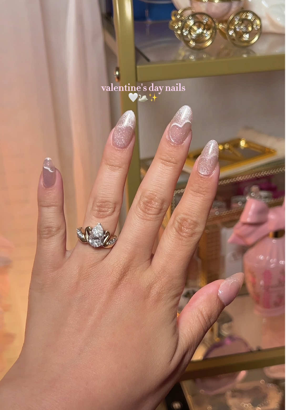 TikTok post by @avatarsarai for VSALONNAIL. Caption reads: [...] #valentinesdaynails #nailinspo #pink....
