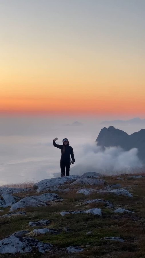 Instagram post by @pernilledosvik for Dale of Norway. Caption reads: [...] i Lofoten! I samarbeid med @daleofnorway....