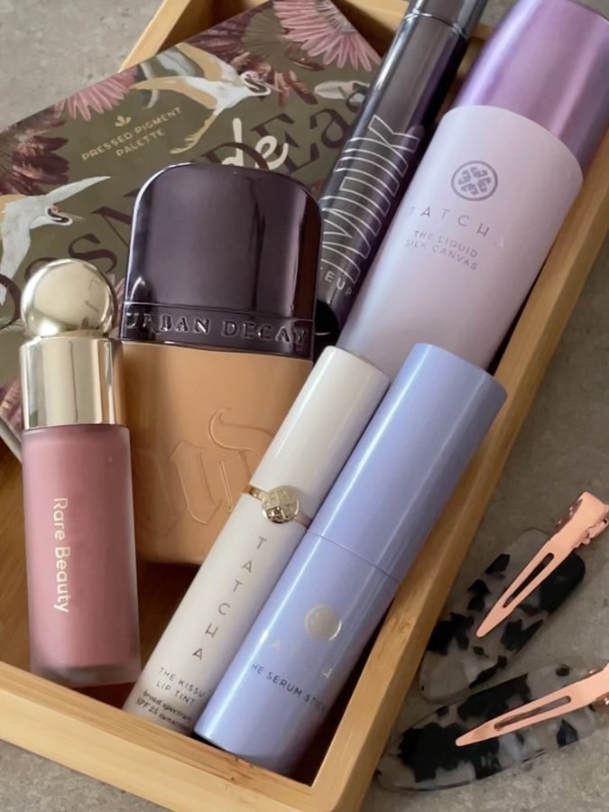 Instagram post by @pixelhearts for Alamar Cosmetics. Caption reads: It has been a long time since I’ve shown my face....