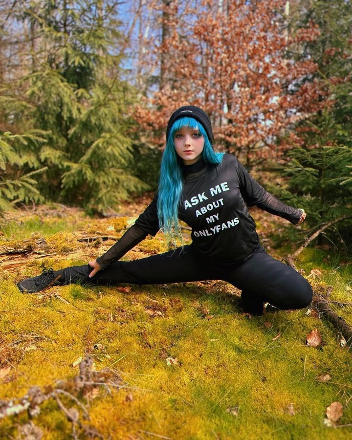 Instagram post by @id0lls for Joom. Caption reads: Werbung / Advertising 

Tshirt is from @joom_de....