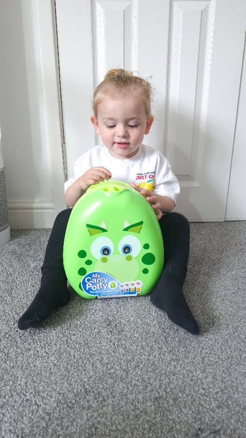 Instagram post by @oakleyandmummy for My Carry Potty. Caption reads: [...] steps, big progress ✨ Thankyou....