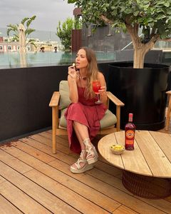 Instagram post by @anafdz1989 for MARTINI. Caption reads: Disfrutando del cóctel de moda del verano✨, el....