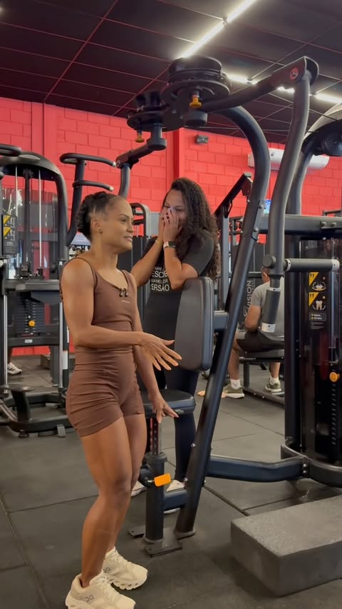 Instagram post by @reserva_da_babadeira for Selfit Academias. Caption reads: 😆🤡 #embaixadorselfit #fy #foryou #reelsviral.