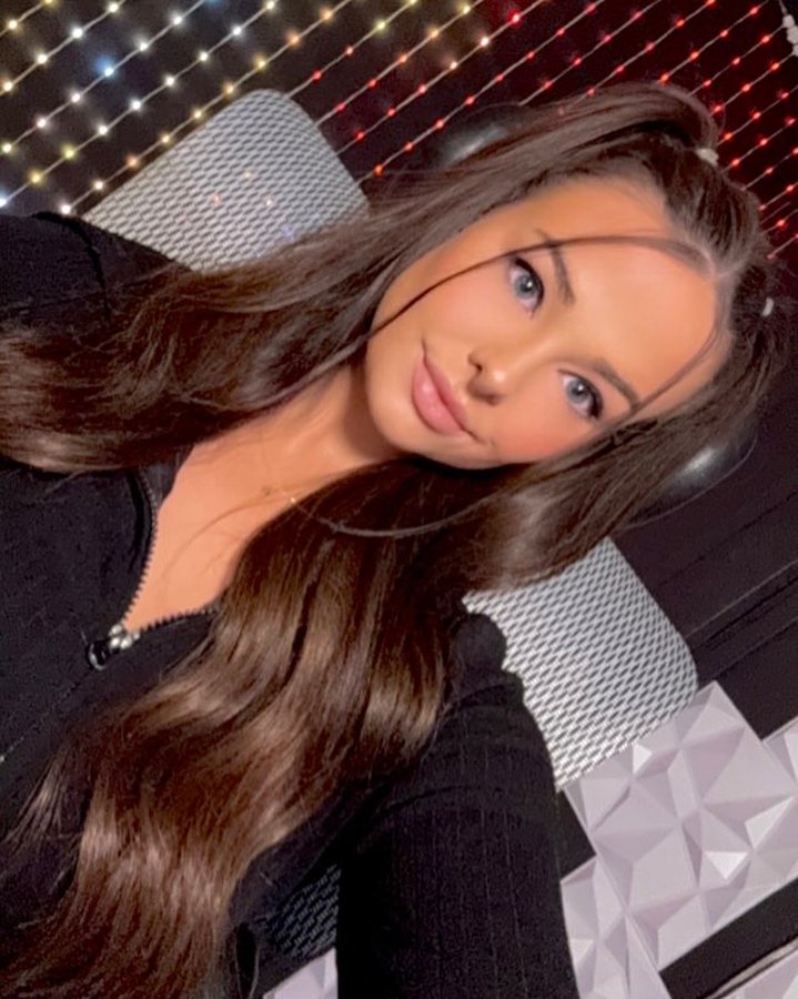 Instagram post by @saskkiiiii for Twitch. Caption reads: [...] 3 years streaming & 1 year partnered on....