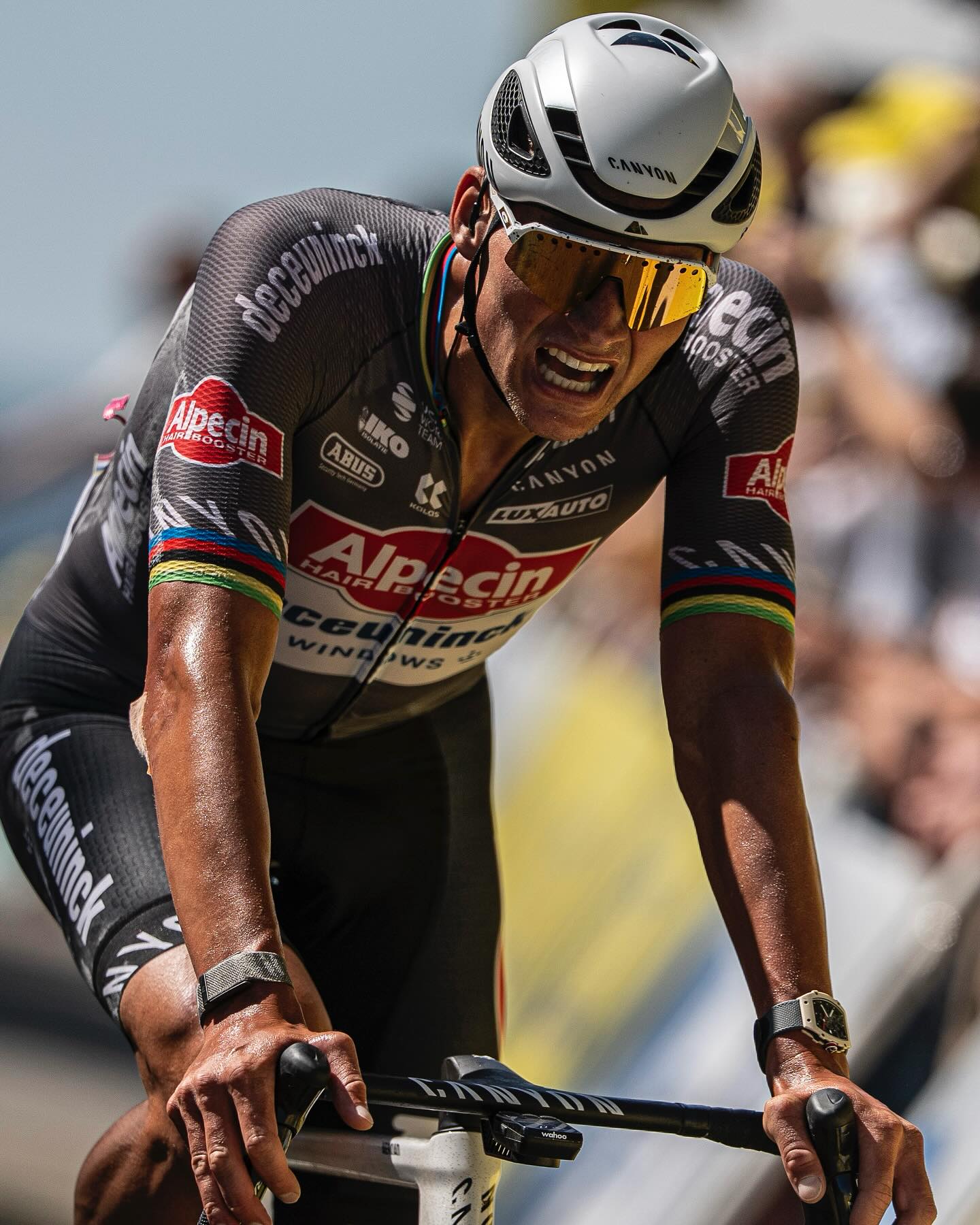 Instagram post by @alpecindeceuninck for Oakley. Caption reads: „Champions do not become champions when they win....