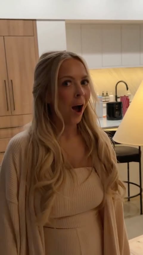 Instagram post by @kayandtayofficial for Netflix. Caption reads: [...] us some (unburned) snacks, and put on....