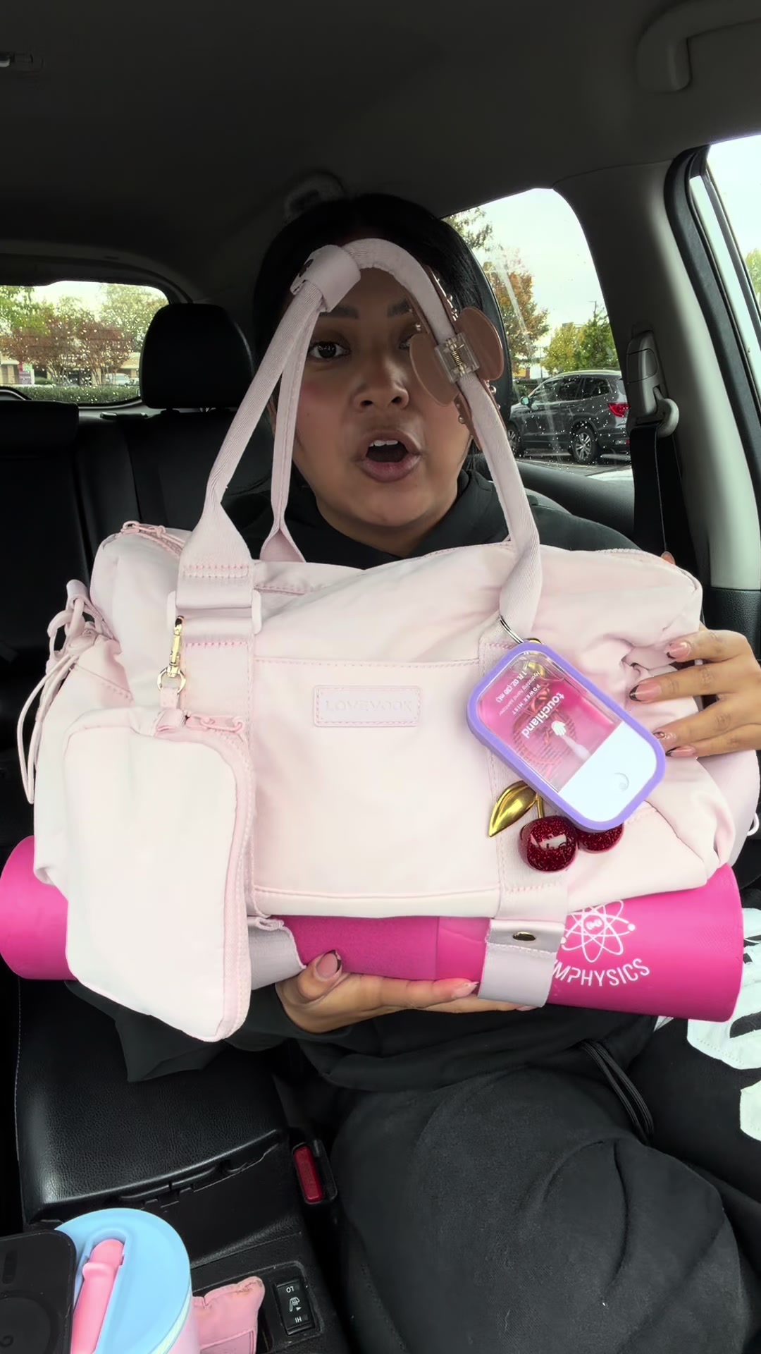 TikTok post by @anahimariche25 for Lovevook. Caption reads: @Lovevook Bags #tiktokshopcreatorpicks #gymbag.