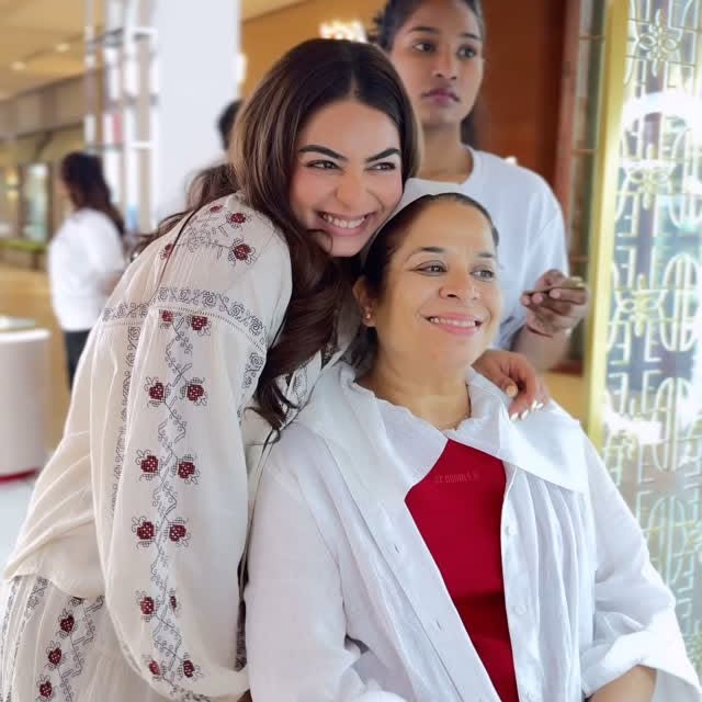 Instagram post by @gurleengambhir for Elizabeth Arden. Caption reads: Dropped by the #ElizabethArden Pop-Up at Jio World....