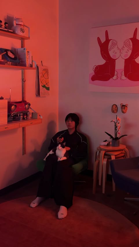 Instagram post by @kaerukeki for Roku. Caption reads: [...] gaming corner with the help of Philips Roku....