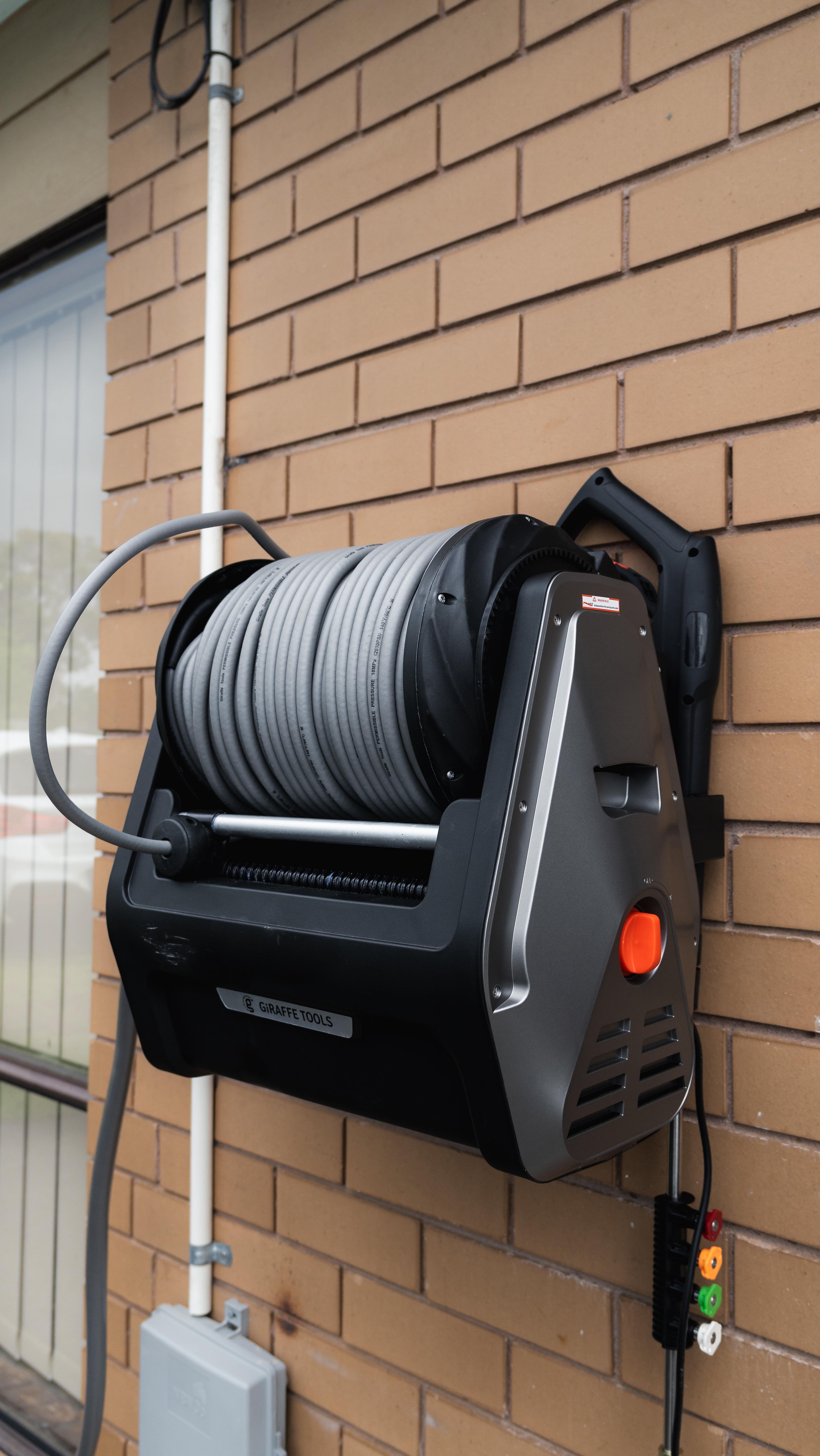 Instagram post by @lincolnmorrey for Giraffe Tools. Caption reads: @giraffetools.au have sent me their pressure....