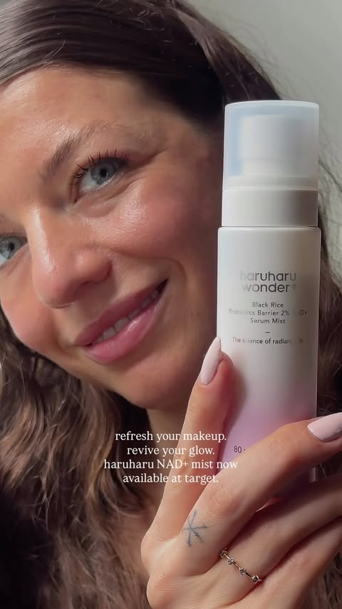 Instagram post by @glow.withnicoleashley for Haruharu Wonder US. Caption reads: advertisement • refresh your makeup, revive your....