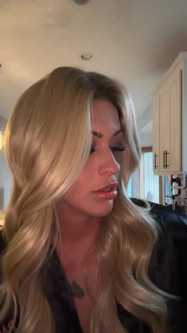 Instagram post by @sparklewithamberraye for Chelsey Smith Cosmetics. Caption reads: Good morning! ☀️ 
First thing I do in the morning....